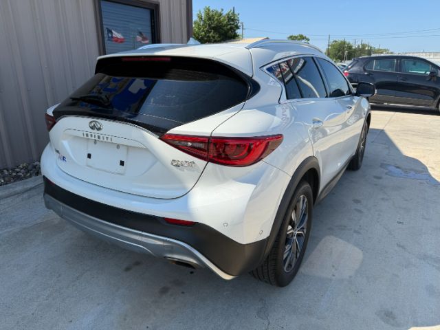 2018 INFINITI QX30 Premium