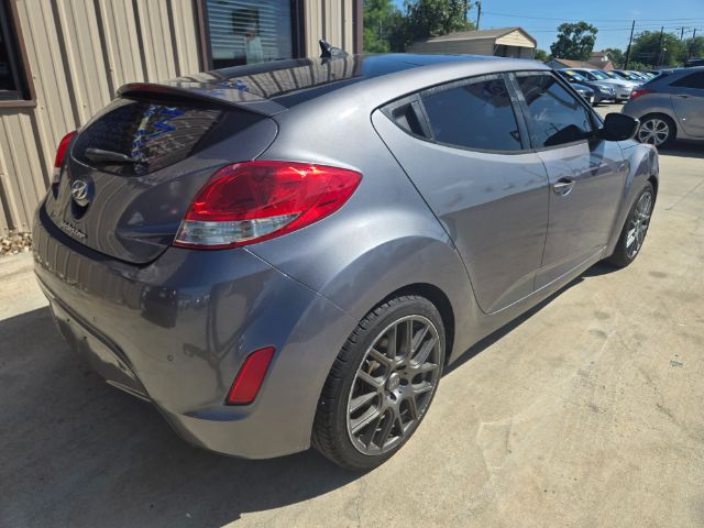 2015 Hyundai Veloster Base 6AT