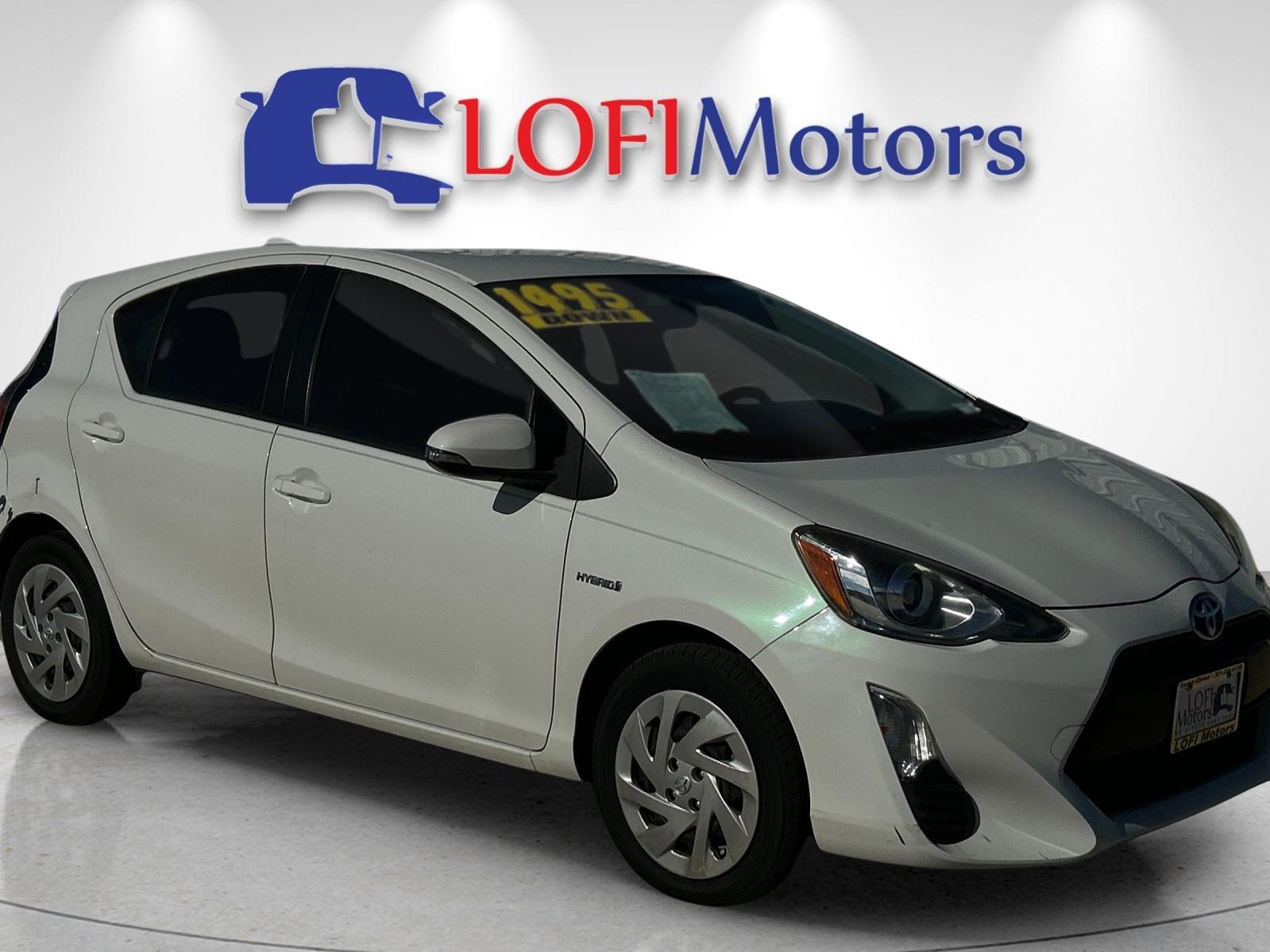 2016 Toyota Prius c Two's photo