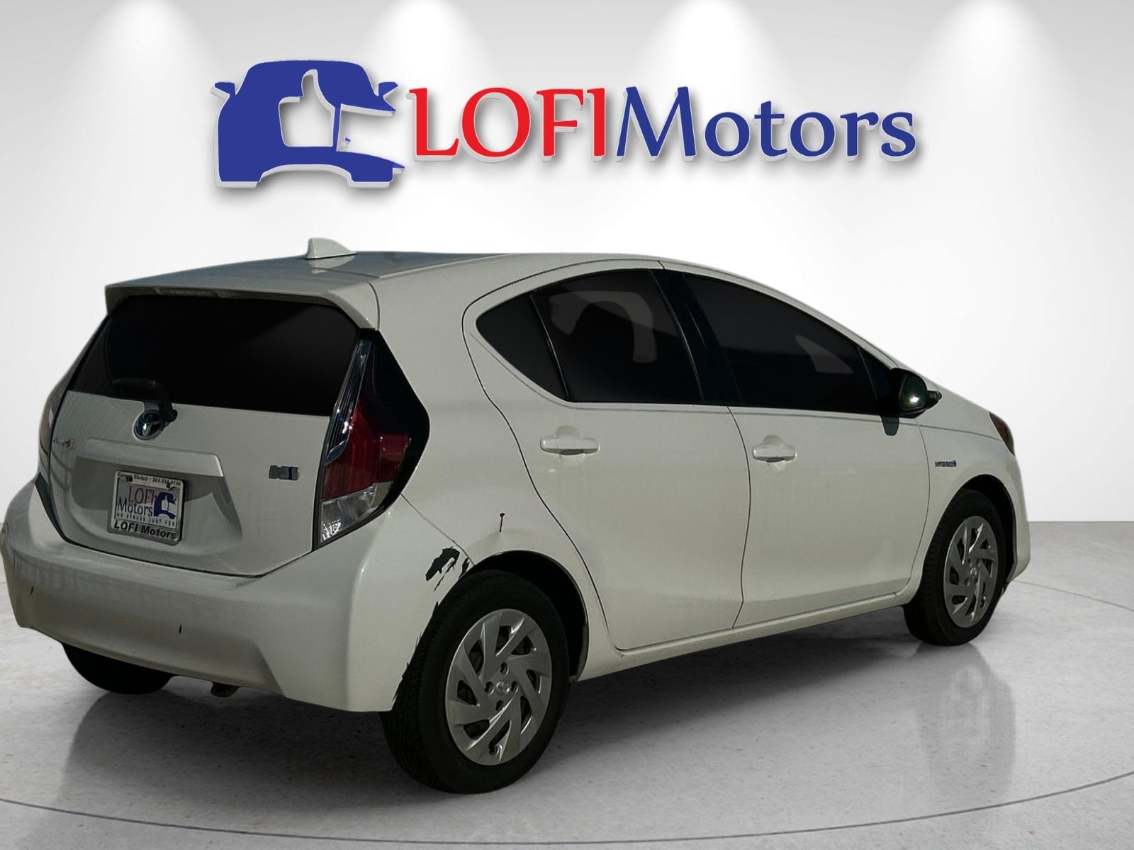 2016 Toyota Prius C Four photo 3