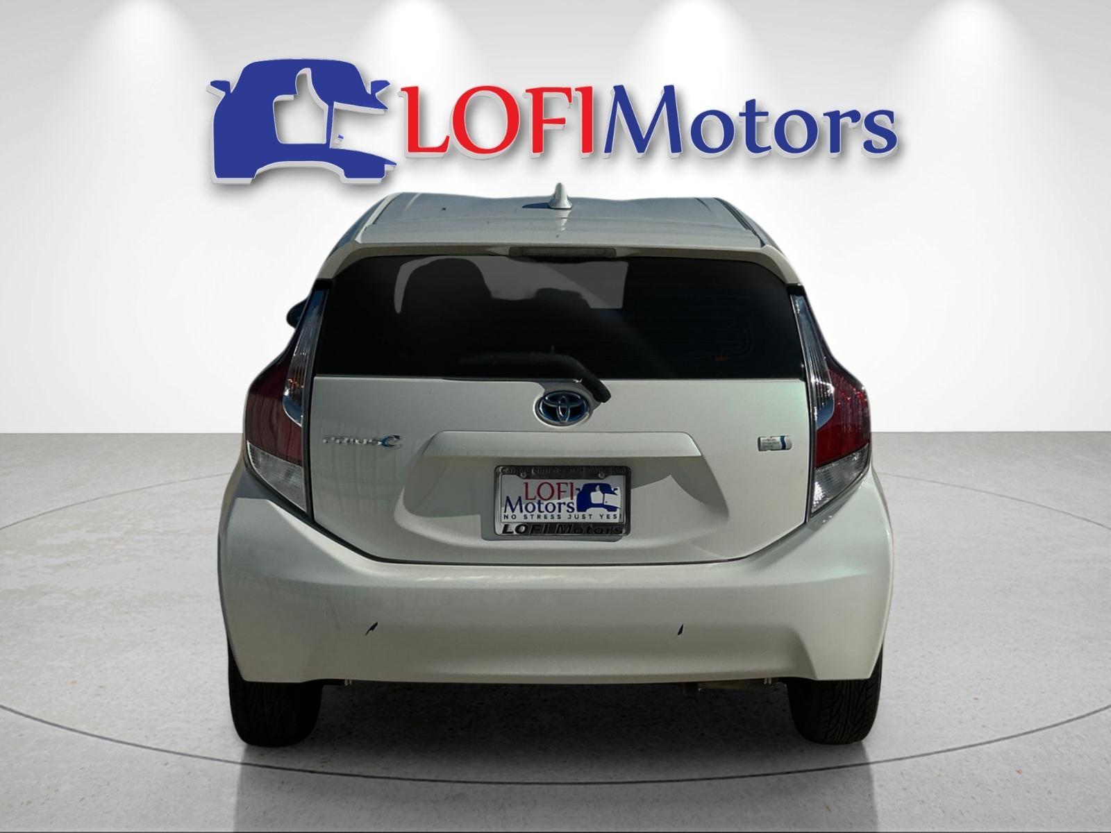 2016 Toyota Prius C Four photo 4