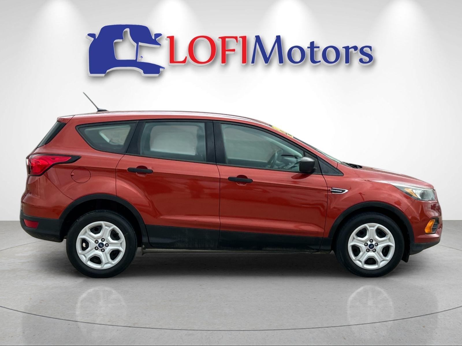 2019 Ford Escape S photo 2