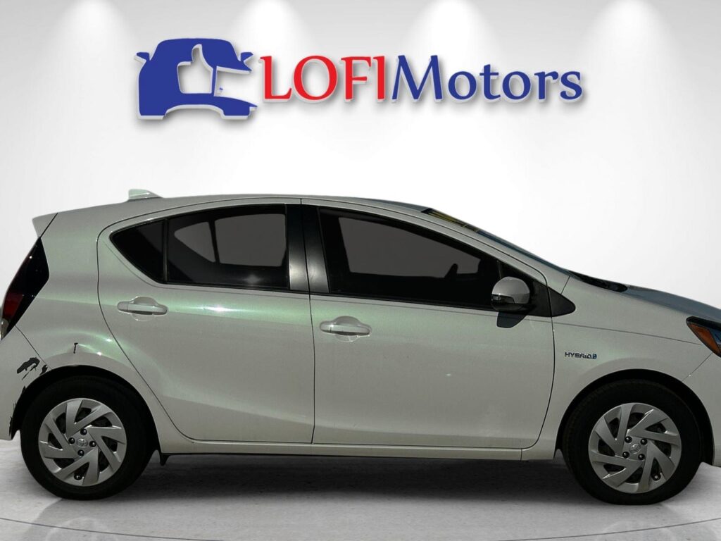 2016 Toyota Prius c C Four