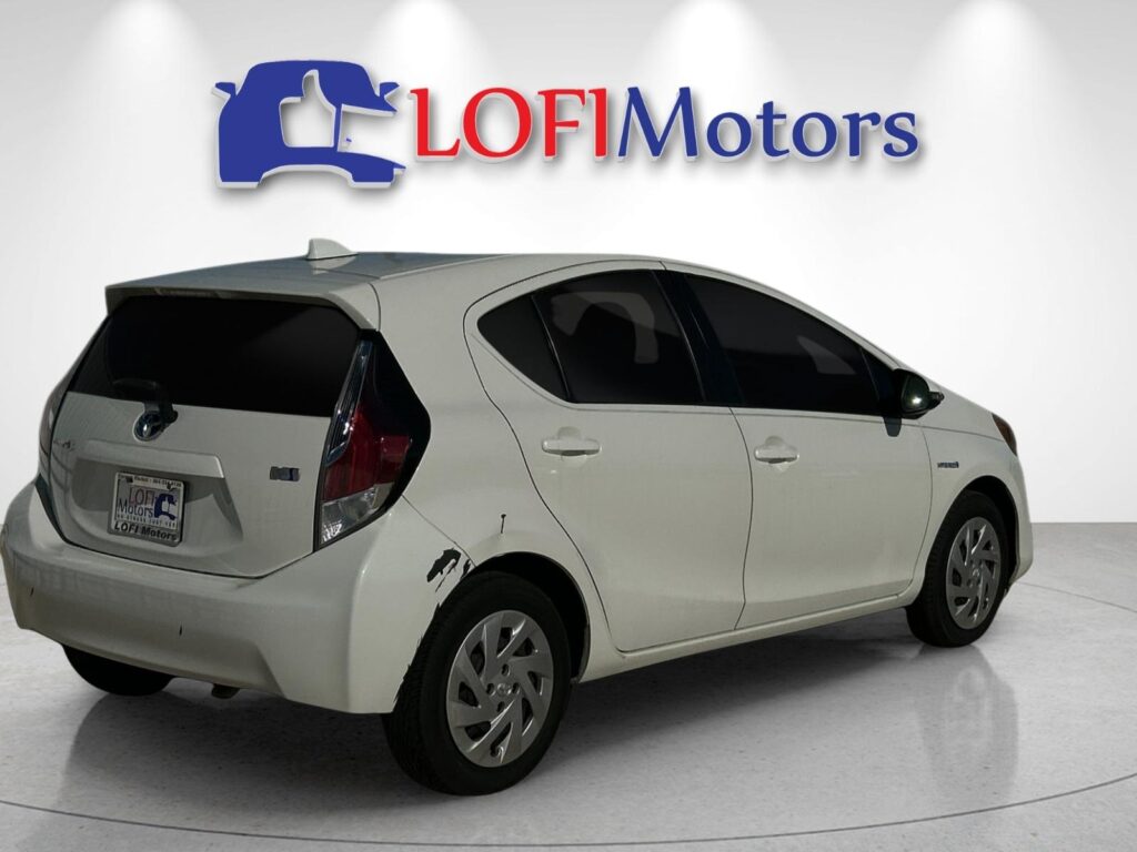 2016 Toyota Prius c C Four