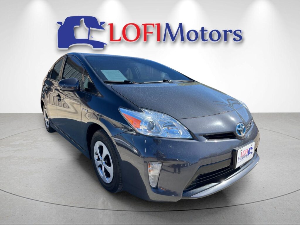 2011 Toyota Camry LE photo 2