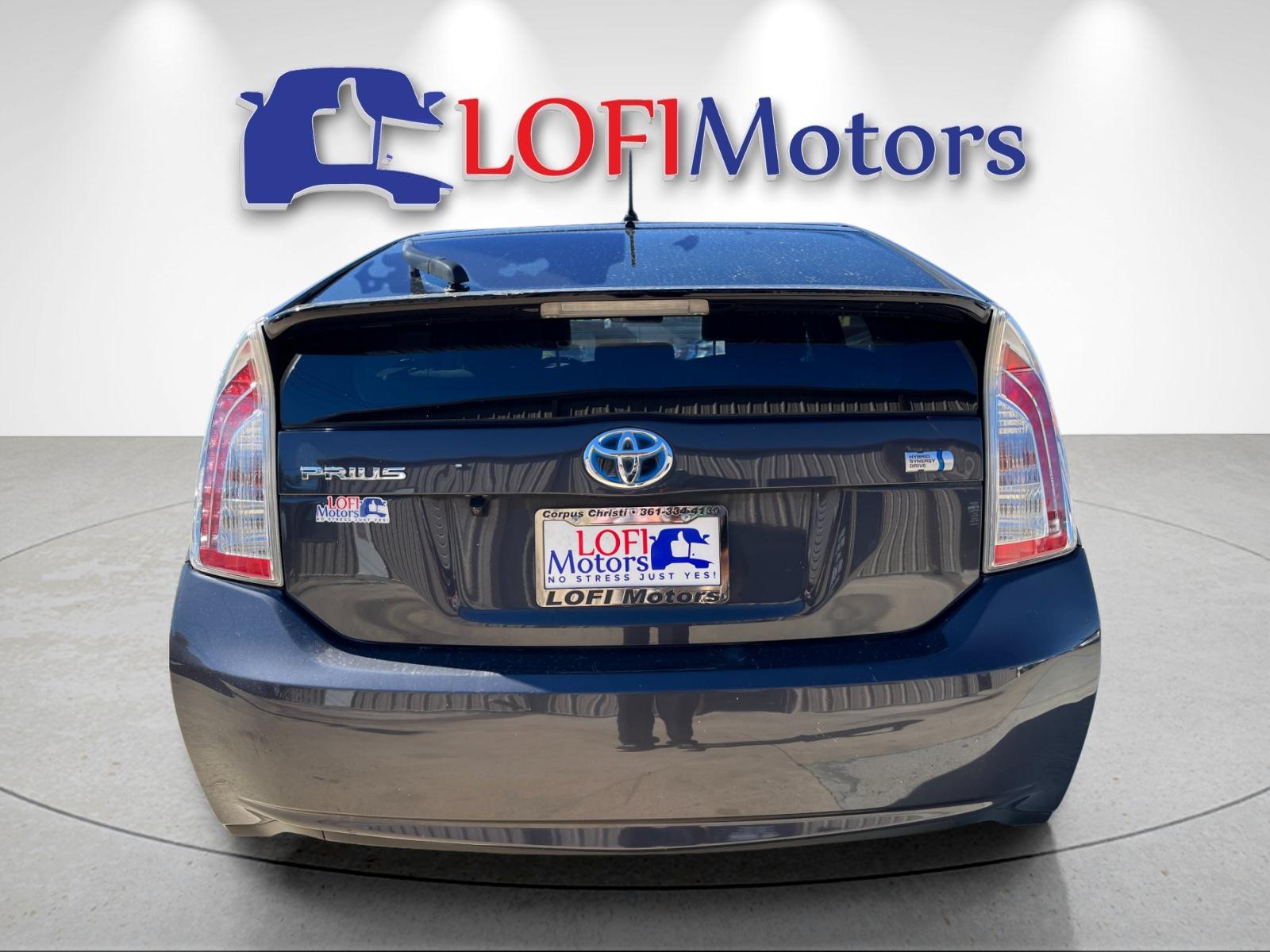 2014 Toyota Prius Four photo 4