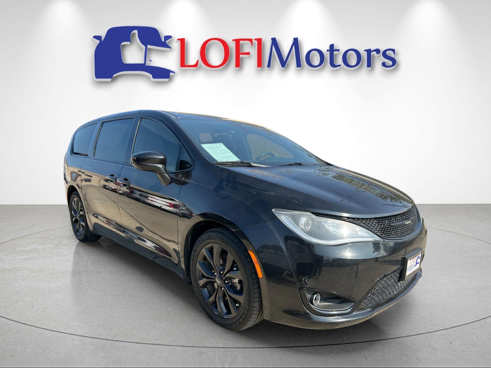 2019 Chrysler Pacifica Touring Plus's photo