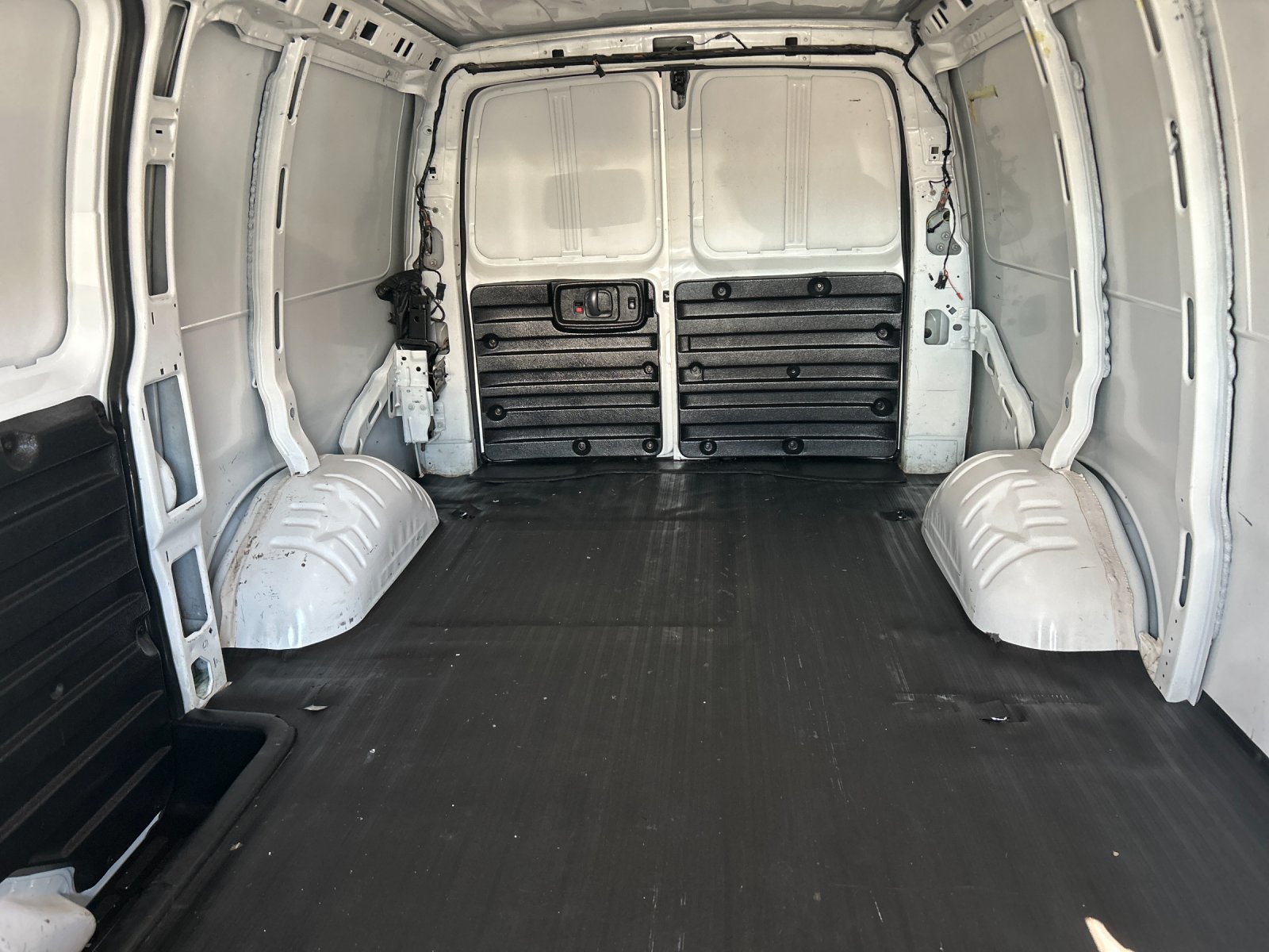 2020 Chevrolet Express Cargo Work Van - Photo 8