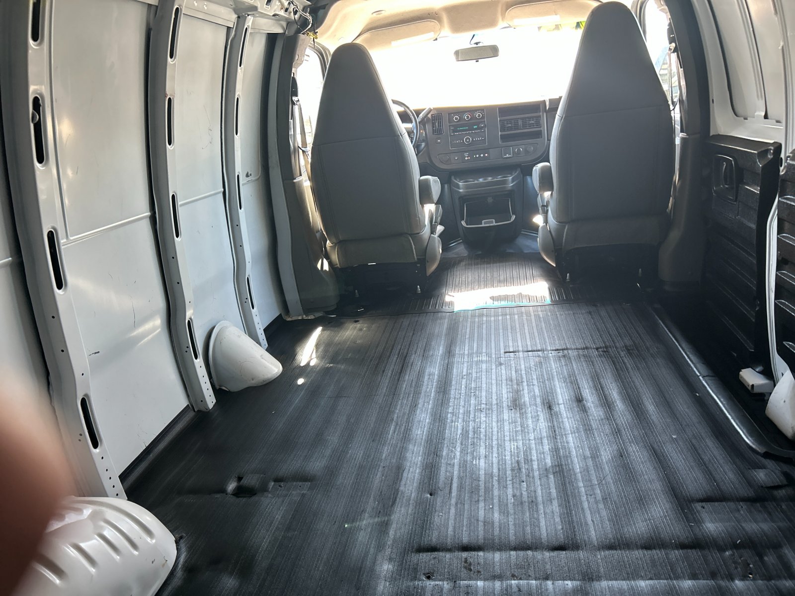 2020 Chevrolet Express Cargo Work Van - Photo 11