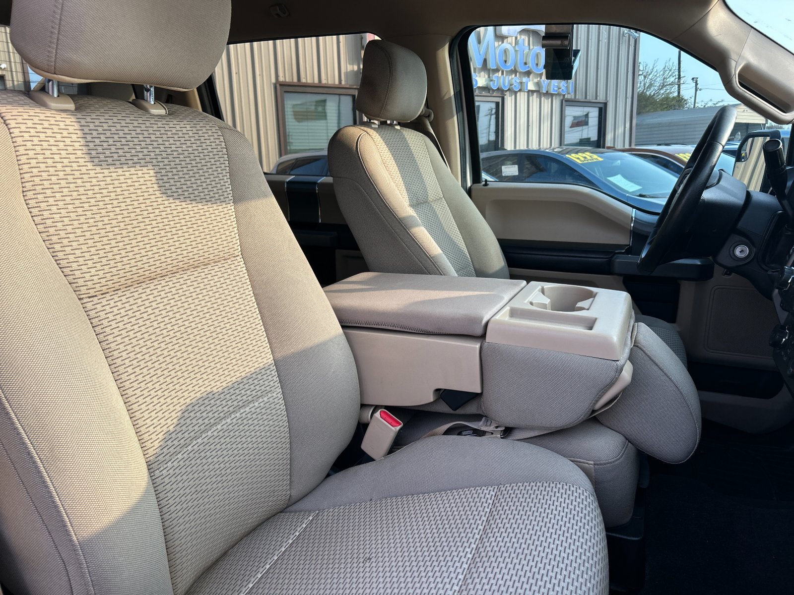 2017 Ford F-150 XLT - Photo 11