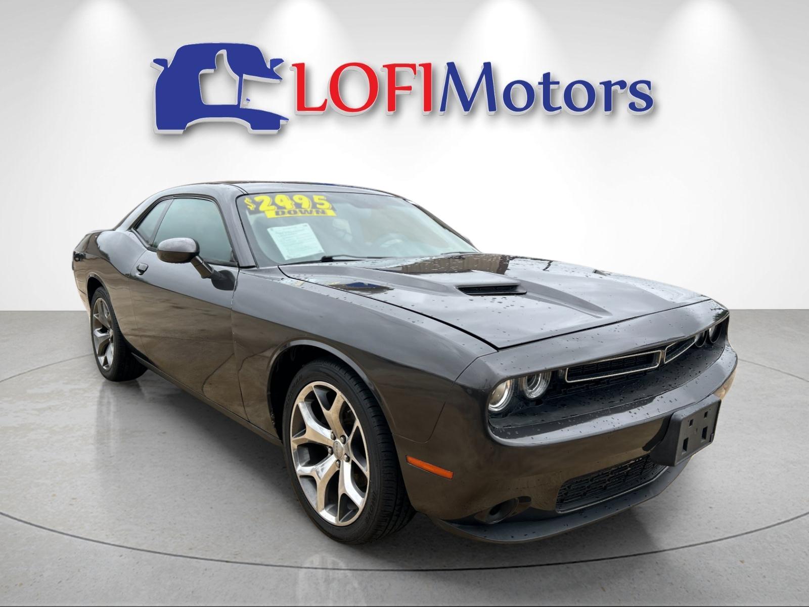 2016 Dodge Challenger SXT's photo