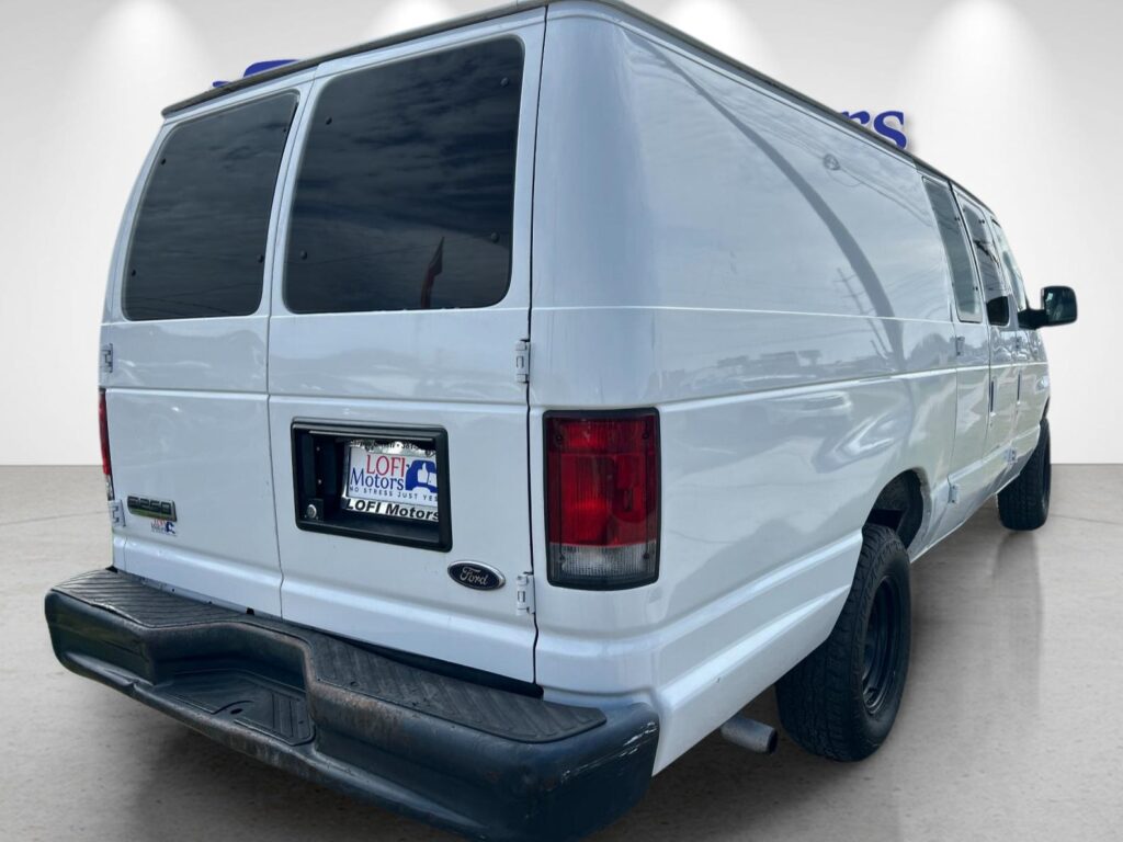 2012 Ford E-Series Econoline Van Commercial - Photo 25