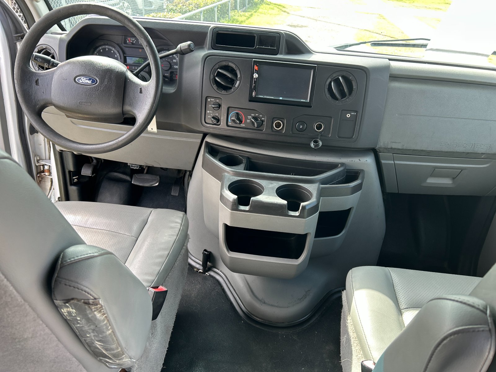 2012 Ford E-Series Econoline Van Commercial - Photo 9